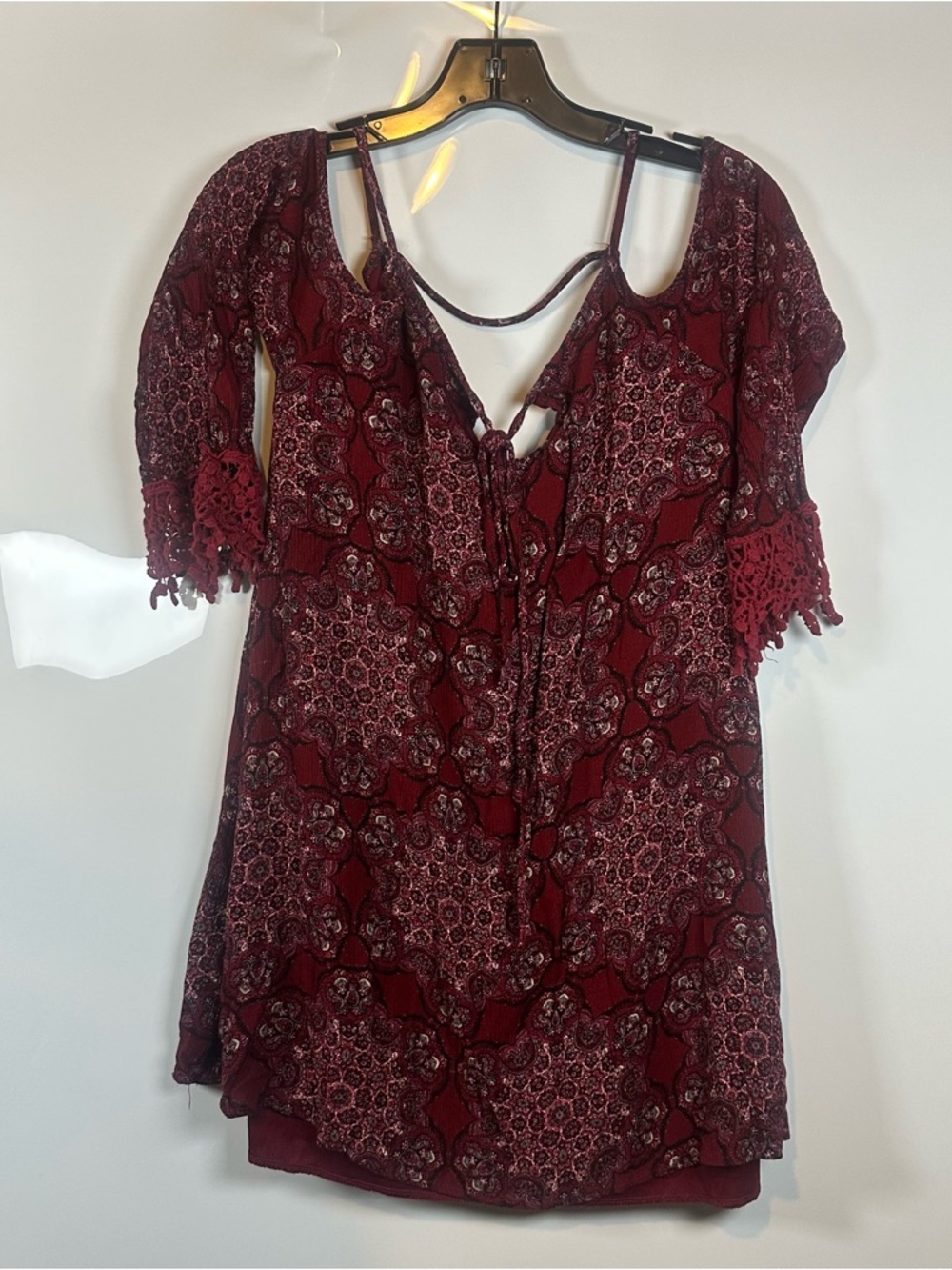 Charlotte Russe Burgundy Boho Print Cold Shoulder Long Sleeve Blouse Women’s S